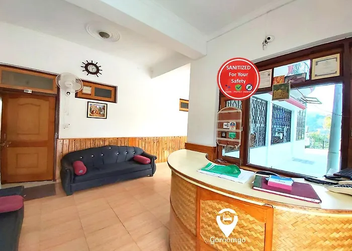 Goroomgo Luxury Sapphire Inn: Mountain View Retreat