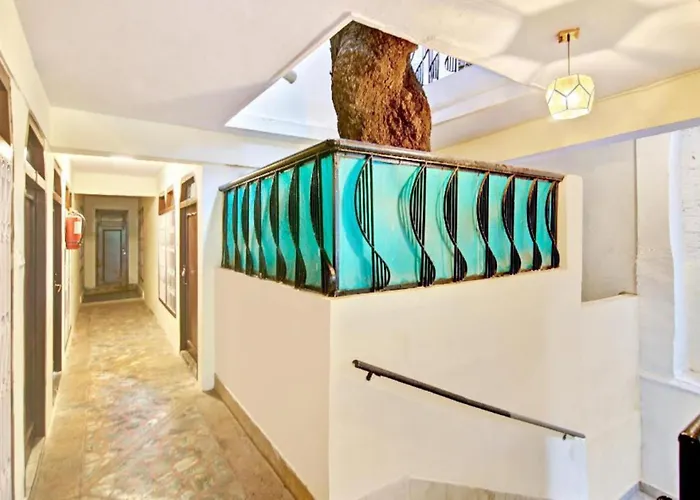 Goroomgo Gp Lake View Mall Road Nainital - Prime Location & Luxury Room - Excellent Customer Service Awarded